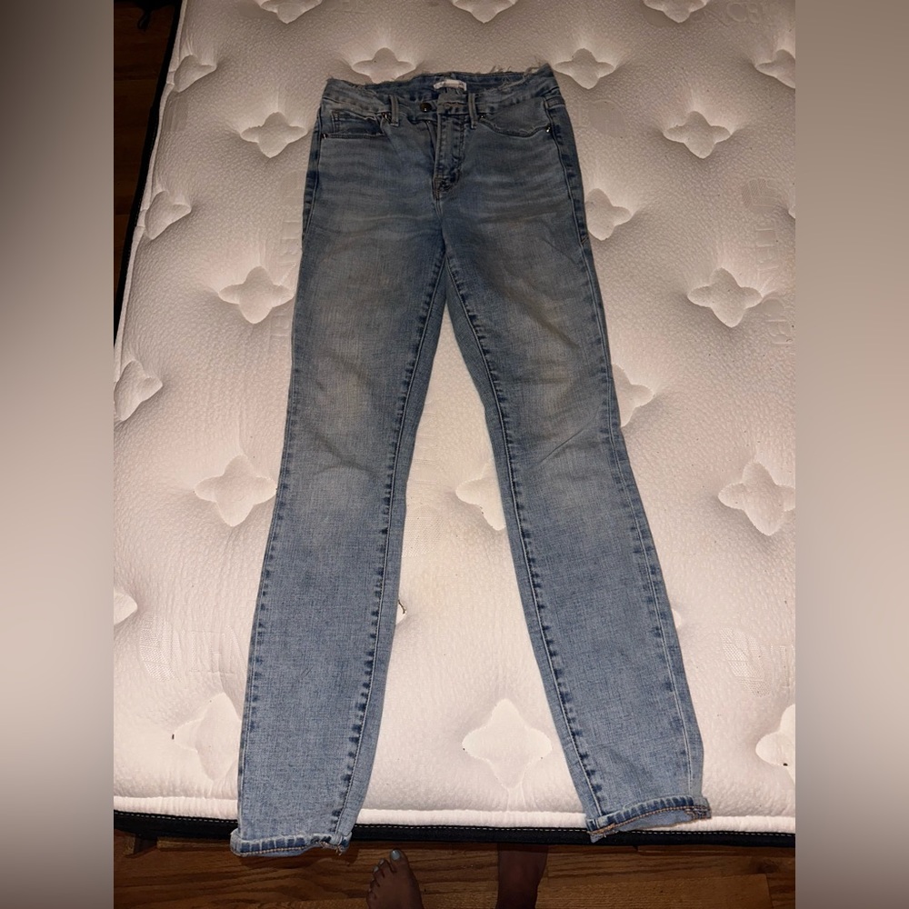 Good American skinny light wash jeans